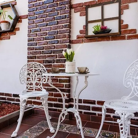 וילה Cozy House With Nice Garden In Heart Of City Center *