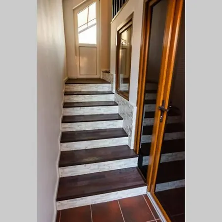 Cozy House With Nice Garden In Heart Of City Center Κλουζ-Ναπόκα
