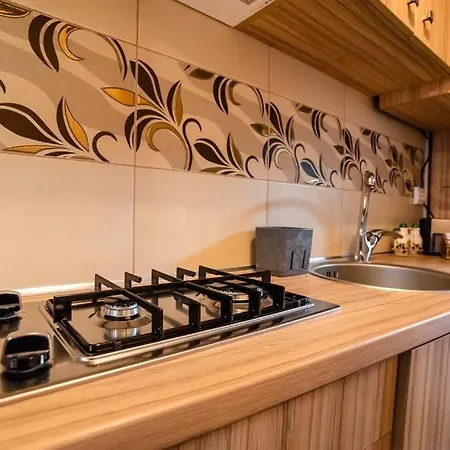 Cozy House With Nice Garden In Heart Of City Center וילה *