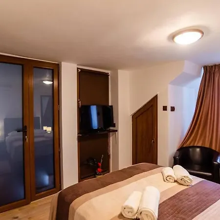 Cozy House With Nice Garden In Heart Of City Center Βίλα Κλουζ-Ναπόκα