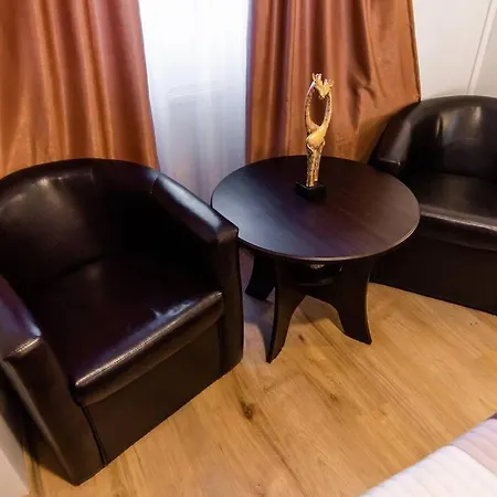 Cozy House With Nice Garden In Heart Of City Center * Κλουζ-Ναπόκα