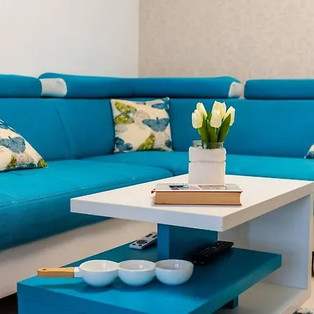 Cozy House With Nice Garden In Heart Of City Center Βίλα