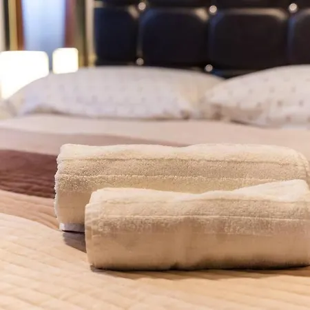 Cozy House With Nice Garden In Heart Of City Center * Cluj-Napoca