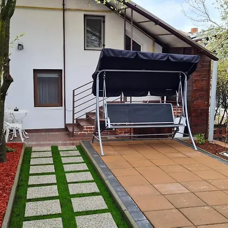 Cozy House With Nice Garden In Heart Of City Center Villa *