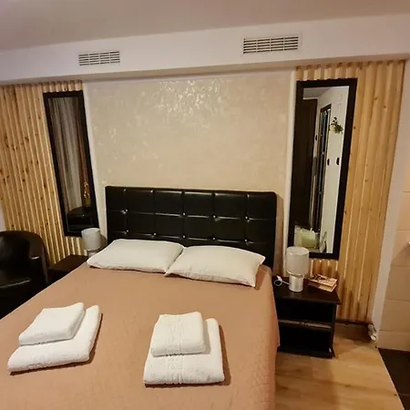 Cozy House With Nice Garden In Heart Of City Center וילה קלוז'-נאפוקה