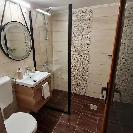 Cozy House With Nice Garden In Heart Of City Center Villa