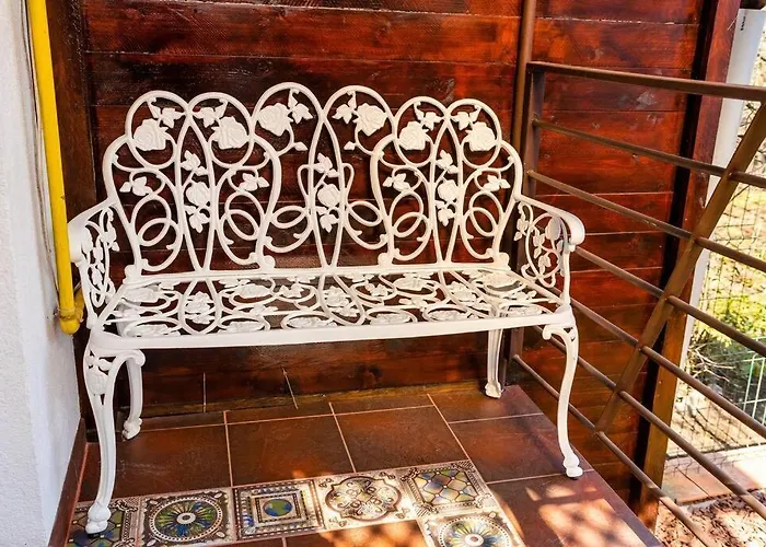 Вілла Cozy House With Nice Garden In Heart Of City Center *