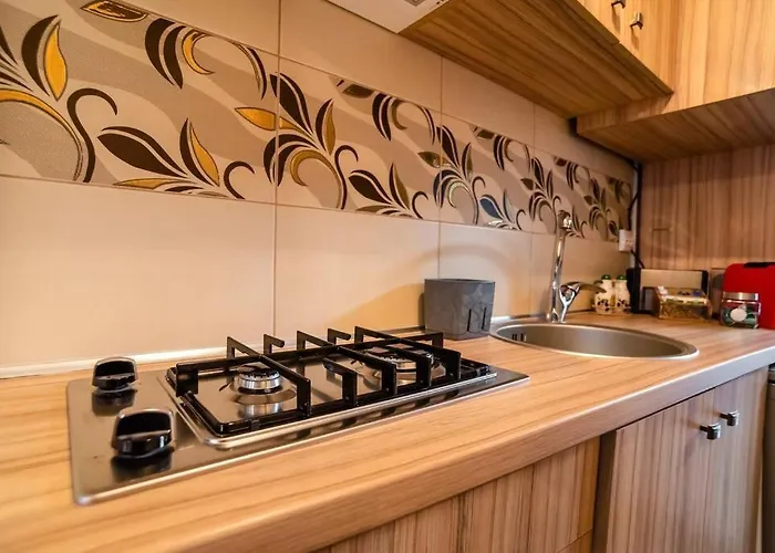 Cozy House With Nice Garden In Heart Of City Center Вілла *