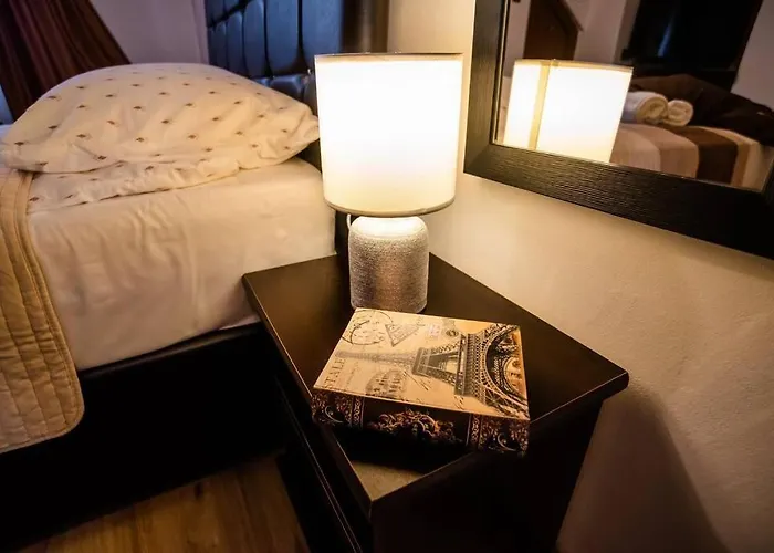 Вілла Cozy House With Nice Garden In Heart Of City Center *