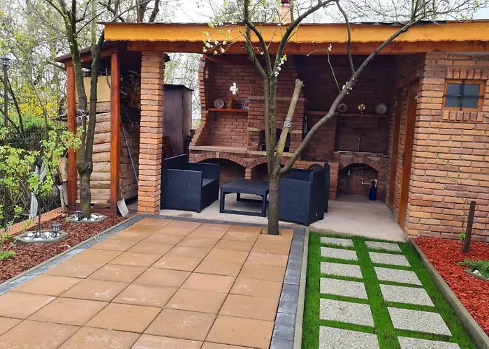 Вілла Cozy House With Nice Garden In Heart Of City Center Клуж-Напока