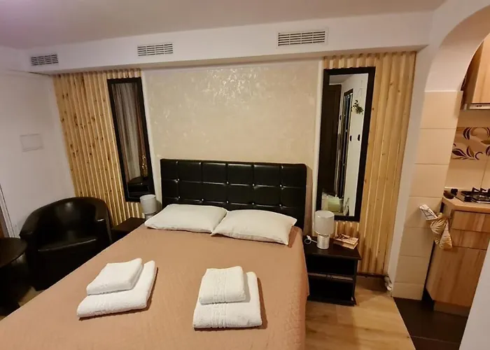 Cozy House With Nice Garden In Heart Of City Center Вілла Клуж-Напока